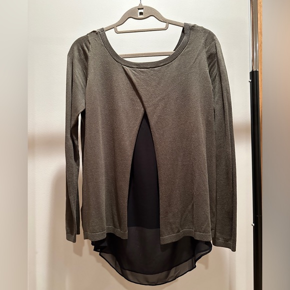 Express layered top with open back- size Medium - Picture 5 of 6